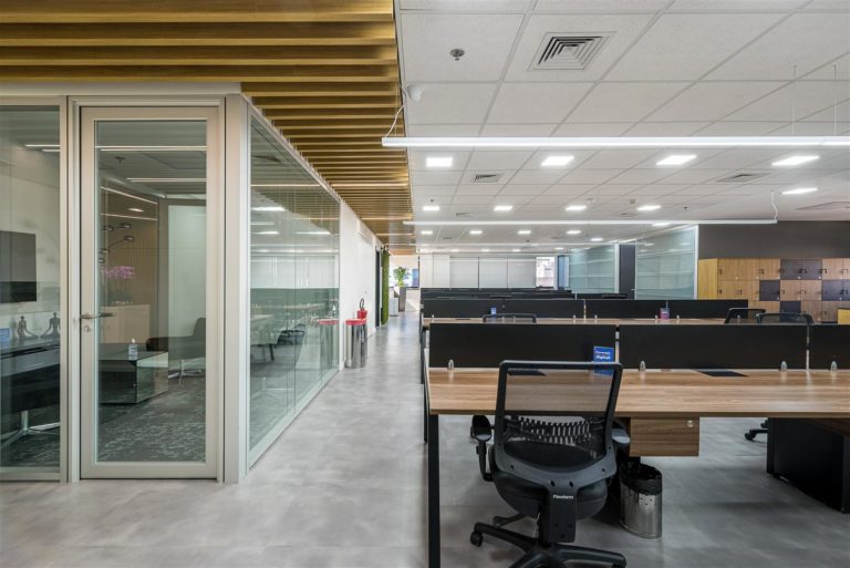 Pavimento corporativo com piso vinílico instalado
